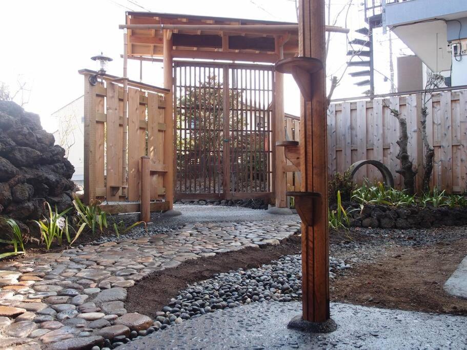 Villa つるば舎 Fujiyoshida Exterior foto